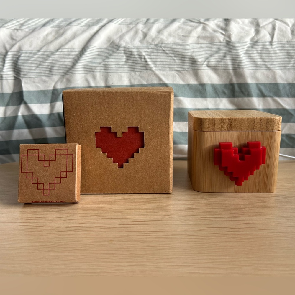 Lovebox messenger box with photo and color